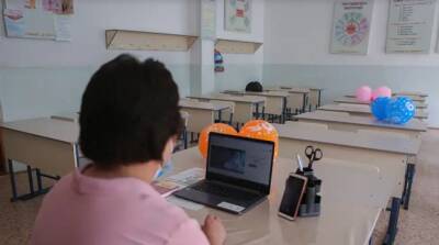 COVID-19: В Бишкеке 24 школы переведены на онлайн обучение