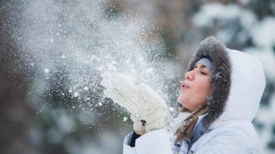 Исцеляет или наносит увечья? Какое воздействие оказывает снег на тело и душу - 5-tv.ru - Москва - Россия