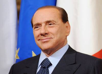 Сильвио Берлускони попал в больницу
