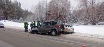 Два автомобиля разбились на трассе на юге Карелии (ФОТО)