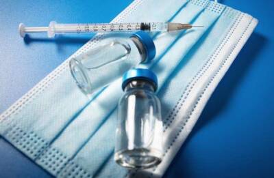 Эпидемиолог Васильева опровергла слухи о способности вакцины вызывать рак и менять ДНК