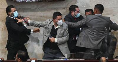 Беспокойный Гондурас. В парламенте страны кулаками избирали нового спикера (видео)