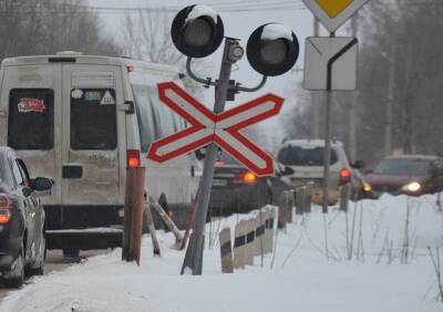 В Рязанской области легковушка попала под электричку, погибли трое
