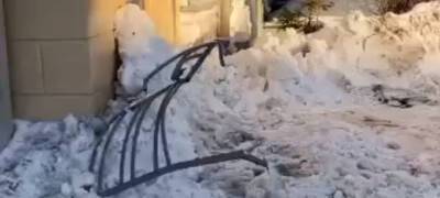 «Как можно было это сделать»: уборка снега в Петрозаводске и ее последствия (ВИДЕО)