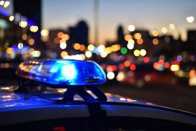 Пьяный охранник детского магазина угнал автомобиль и въехал в машину полиции на проспекте Просвещения