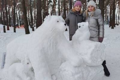На создание снежных медведей у воронежских сестёр ушло 16 часов