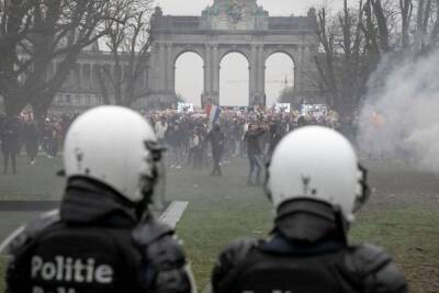 Погромщики раззадорили 50 тысяч человек на протесте против ограничений в Брюсселе - eadaily - Брюссель