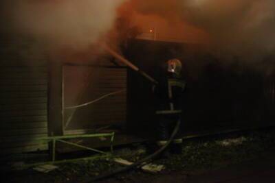 Кирпичный гараж сгорел на Расстанной улице
