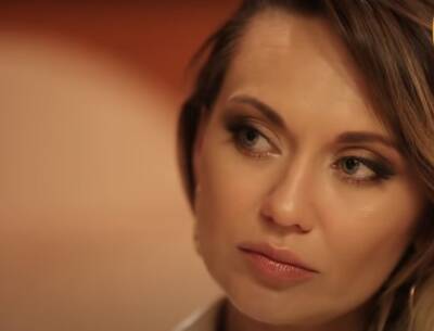 Эффектная "сердцеедка" с алыми губами: жена продюсера "Квартала" Анна Саливанчук дала совет фанатам – "Если вы себе не нравитесь…"