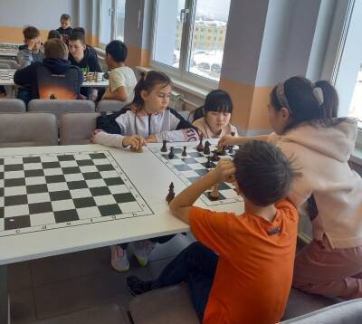 Юные сахалинцы сразились в шахматном двоеборье
