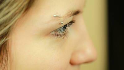 Генетик: «Омикрон» может проникать в организм через глаза