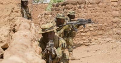 Семья президента Буркина-Фасо покинула страну из-за "мятежа" военных