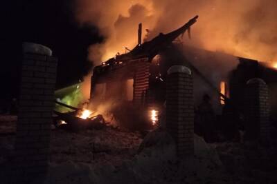 В Ивановской области 27 сотрудников ПСЧ тушили пожар в большом частном доме