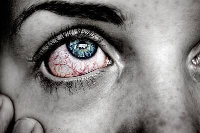 «Глаза – ворота для «омикрона»: генетик Исаев рассказал, как заражает человека новый штамм коронавируса
