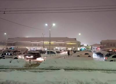 Аэропорт Краснодара возобновил работу, прерванную из-за мощного снегопада
