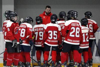 Юные сахалинские хоккеисты успешно выступают на первенстве ДФО