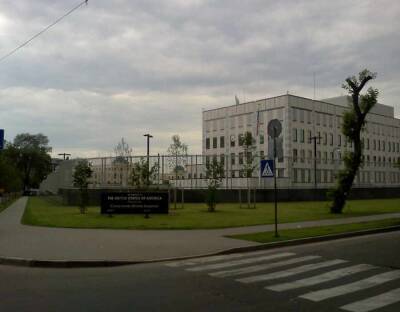 Госслужащие США в посольстве Киева покидают Украину