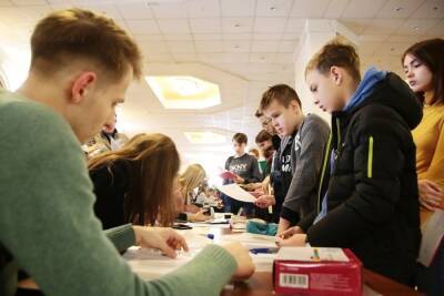 Российские школьники назвали желаемую зарплату на первой работе