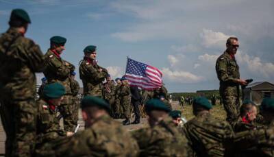 СМИ сообщили о планах Байдена разместить войска США на границах с Россией