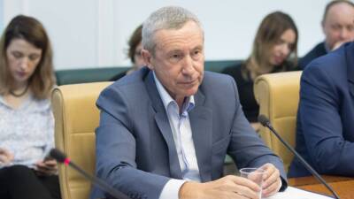 Сенатор Климов назвал помощь США Украине «подливанием масла в огонь»