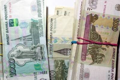«Под матрас»: финансист рассказал россиянам о необходимости хранения денег дома
