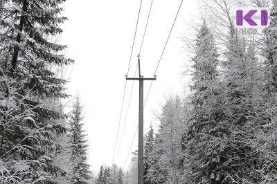 В Усть-Куломе кран повредил провода и оставил два населенных пункта без электричества