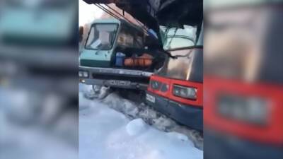 В Хабаровске автокран протаранил автобус с пассажирами