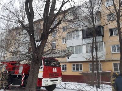 В Златоусте сотрудники МЧС эвакуировали 15 человек из горящего дома