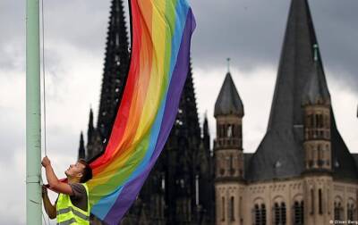 В Германии представители церкви совершили массовый каминг-аут
