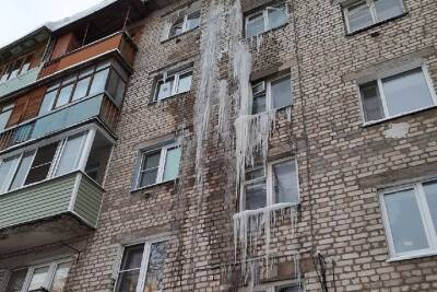 На улице Подгорной в Рязани несколько квартир залило с крыши