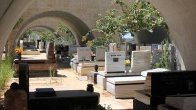 4 метра на покойника: новый тип кладбищ появился в Израиле