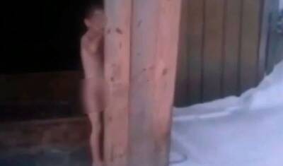Дело завели на родителей в Алтайском крае, которые выгнали сына голым на мороз