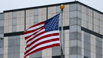 США распорядились о выезде членов семей дипломатов украинского посольства