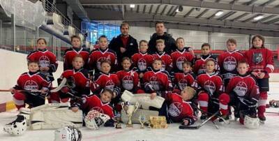 Глазовские юные хоккеисты заняли третье место в крупном турнире Урала