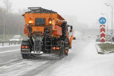 Мешающие уборке снега машины в Челнах уберут эвакуаторы