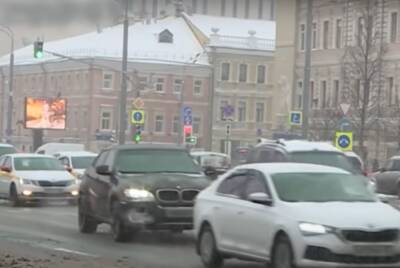 В Киеве парализовало движение транспорта, авто стоят в пробках: где не проехать
