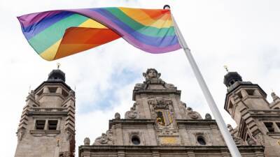 В ФРГ более 120 католических служащих заявили о принадлежности к ЛГБТ