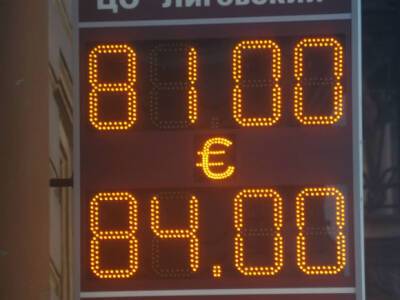 Экономист Заостровцев: Если бы не политика, доллар стоил бы 70