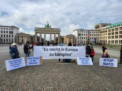 В Берлине прошла акция с лозунгами «Дружба в мире – успешная Германия» и «Стоп войне и НАТО»