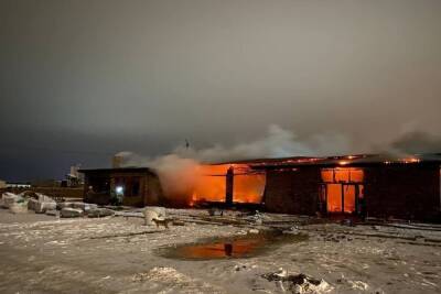 В Астраханской области на рынке сгорел новый торговый павильон