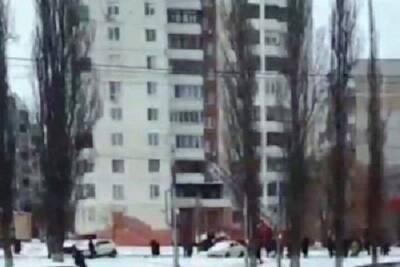 Девочку, вышедшую на козырек балкона в Белгороде, спасли