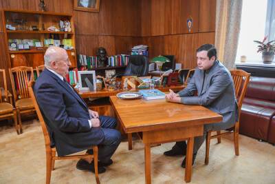 Губернатор Смоленской области посетил исследовательский центр, создавший Спутник V