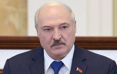 Лукашенко призвал "международных жуликов" заканчивать с пандемией