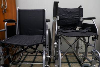 Прокуратура помогла волгоградке получить кресло-коляску для сына-инвалида