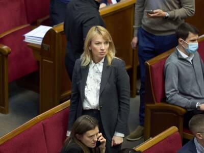 Елен Шуляк - Шуляк рассказала, как будут исключать депутатов, которые не поддерживают инициативы "Слуг народа" - gordonua.com - Украина