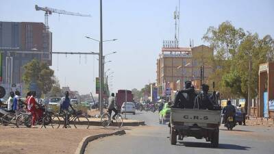 Военные в Буркина-Фасо объявили о взятии власти в стране в свои руки - iz.ru - Израиль - Франция - Буркина-Фасо - Уагадугу