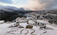 Бывает раз в жизни: греческие острова парализовал обильный снегопад