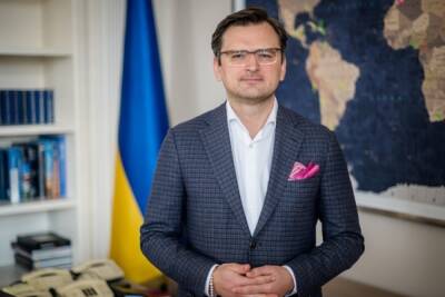 Дмитрий Кулеба - Киев назвал эвакуацию членов семей дипломатов ряда стран преждевременной - mk.ru - Украина - Киев