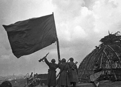 Михаил Минин: кто на самом деле первым установил красное знамя над Рейхстагом - Русская семерка
