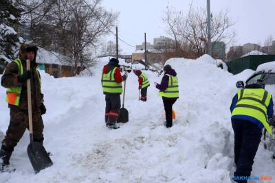 40 миллионов рублей помогут южно-сахалинским УК вывезти снег из дворов